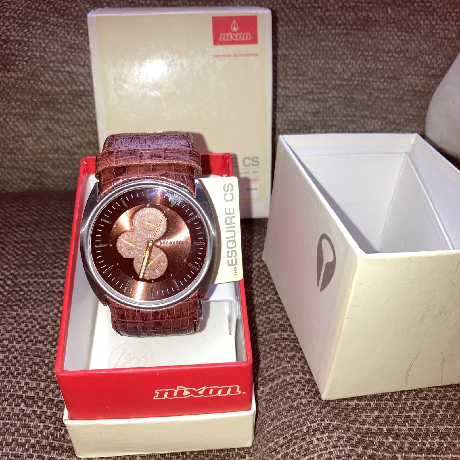 Nixon The Esquire CS A260 watch Show ‘em without telling ‘em Brown Needs battery