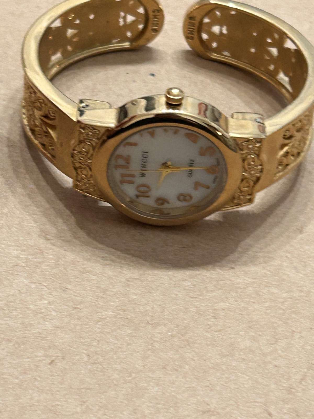 Wincci Ladies Elegant Metal Bangle Cuff Fashion Quartz Analog Watch Pearl Dial