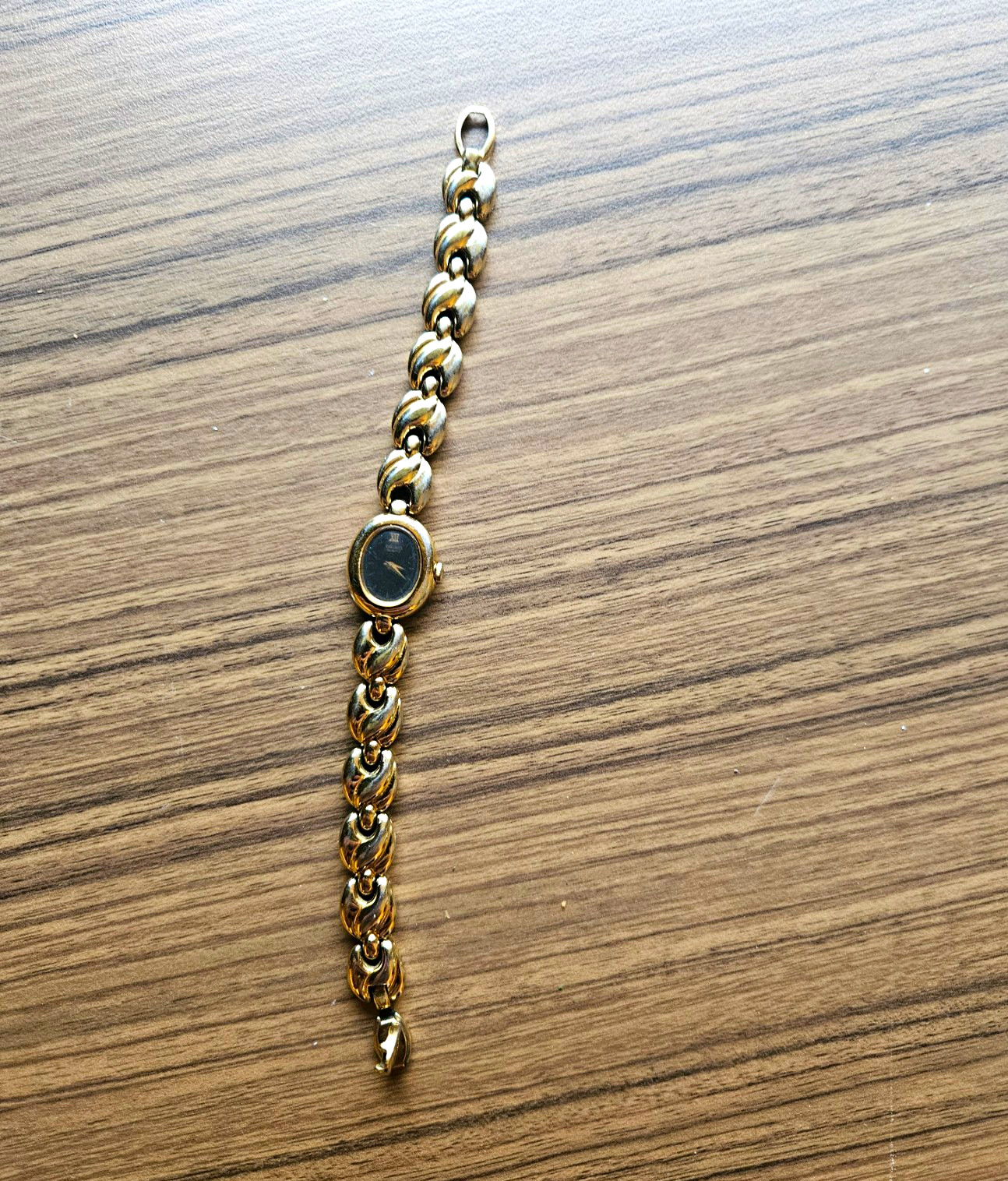 Seiko Dress Vintage Quartz Women’s Gold Tone Bracelet Watch Black Dial Untested.