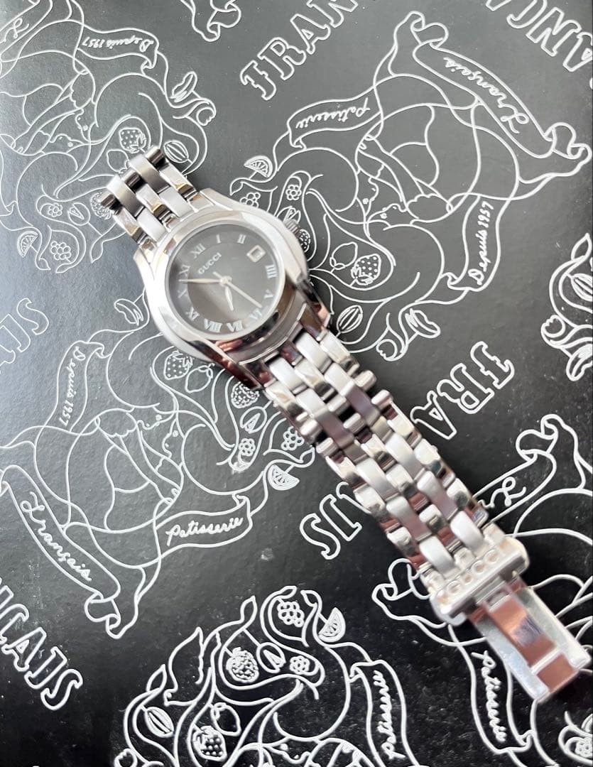 GUCCI 5500L Watch—Silver & Black Excellent Condition