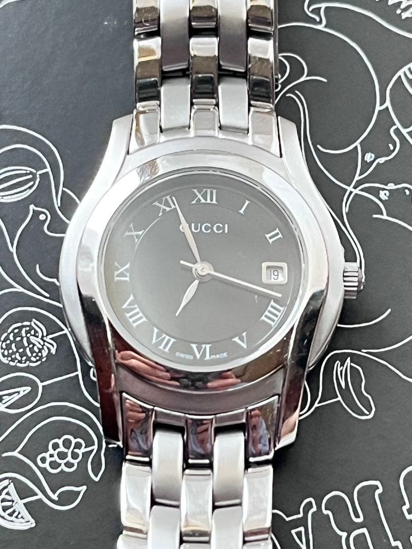 GUCCI 5500L Watch—Silver & Black Excellent Condition