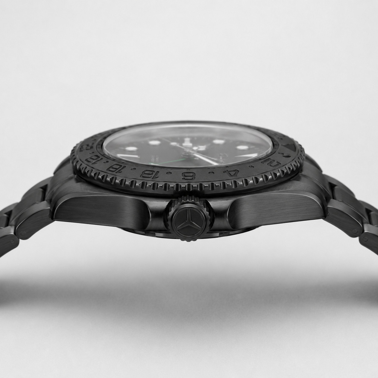 Élan Noir Automatic Day Date GMT Watch 41mm Black-Out NH35 Stainless Steel Green