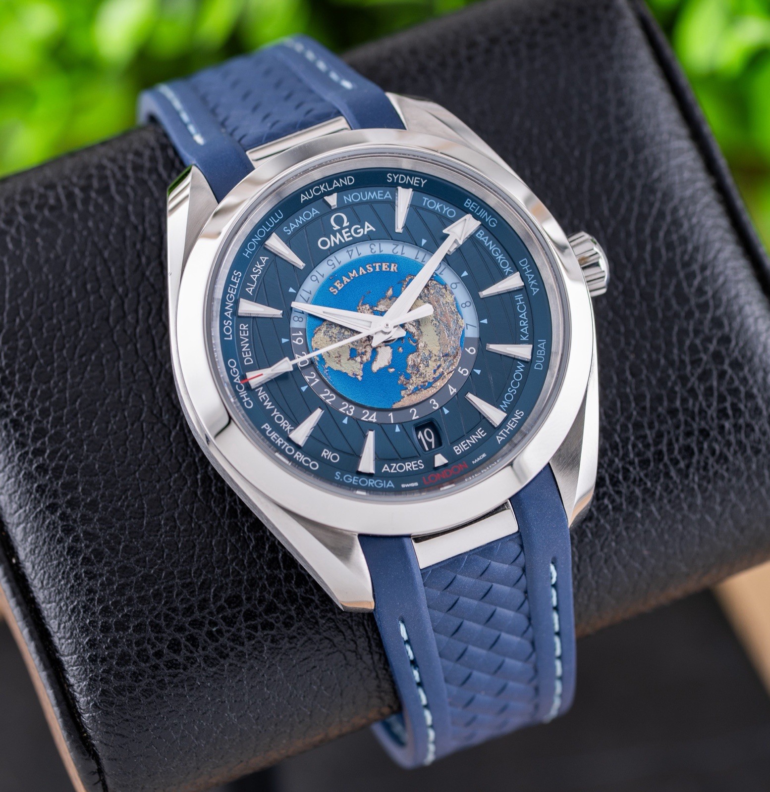 Omega Seamaster Aqua Terra Worldtimer 220.12.43.22.03.001 with Box & Papers!!