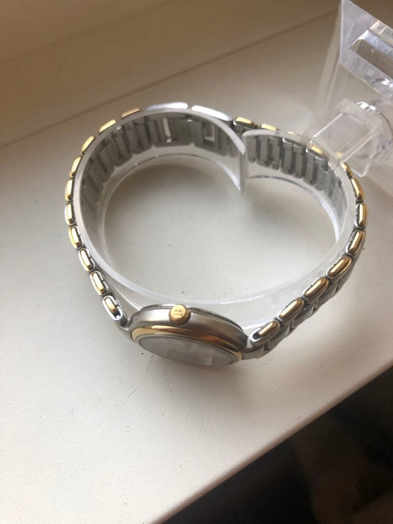 Excellent condition Burberry Analog Watch Silver Gold Working