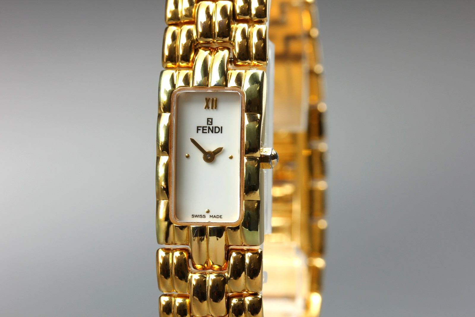 [Near MINT] FENDI Orologi 670L 14mm Gold White Quartz Women’s Watch From JAPAN