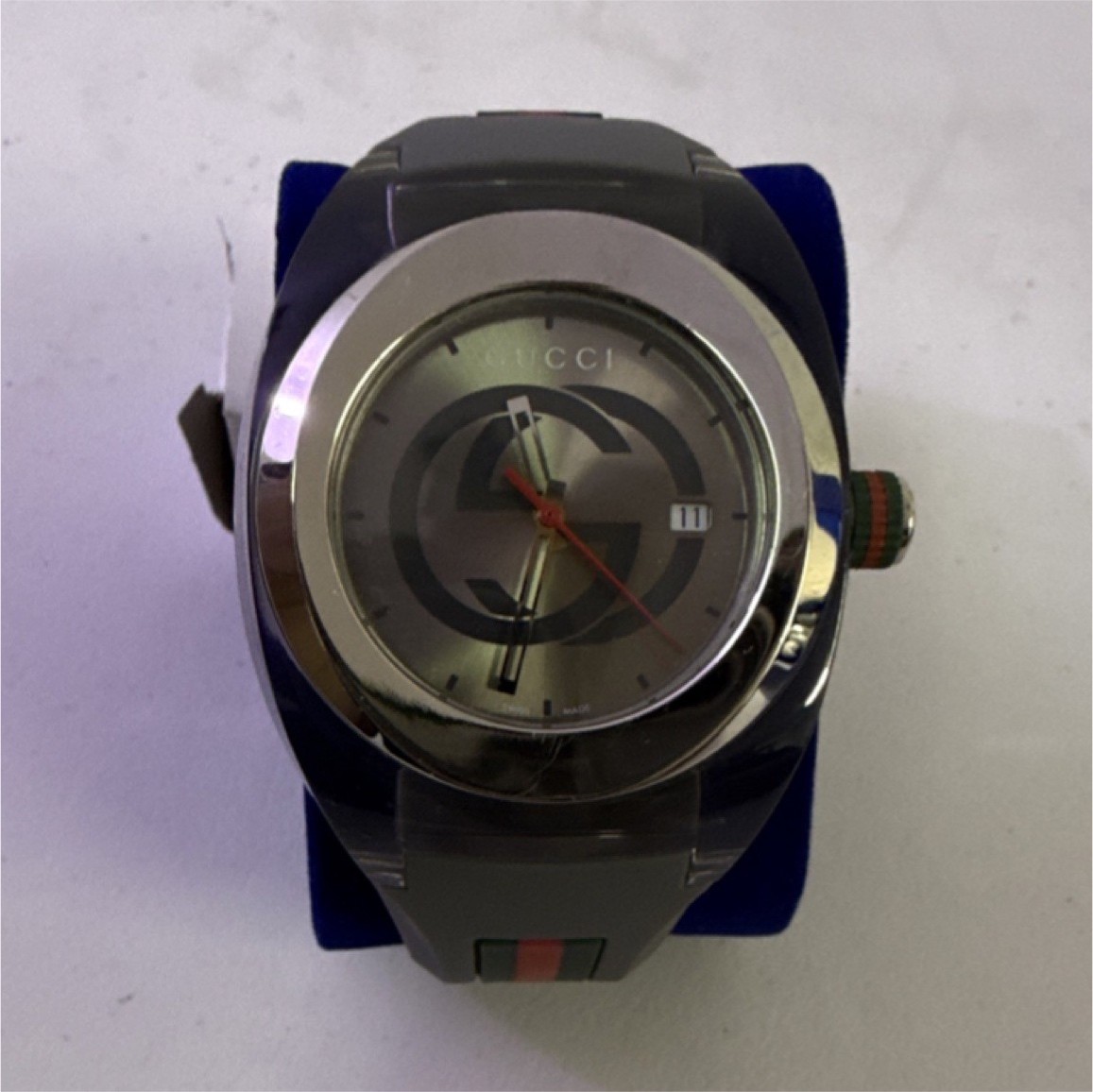 Gucci Sync Gray Rubber Wristwatch Silver Dial Logo Pattern Analog Date Buckle