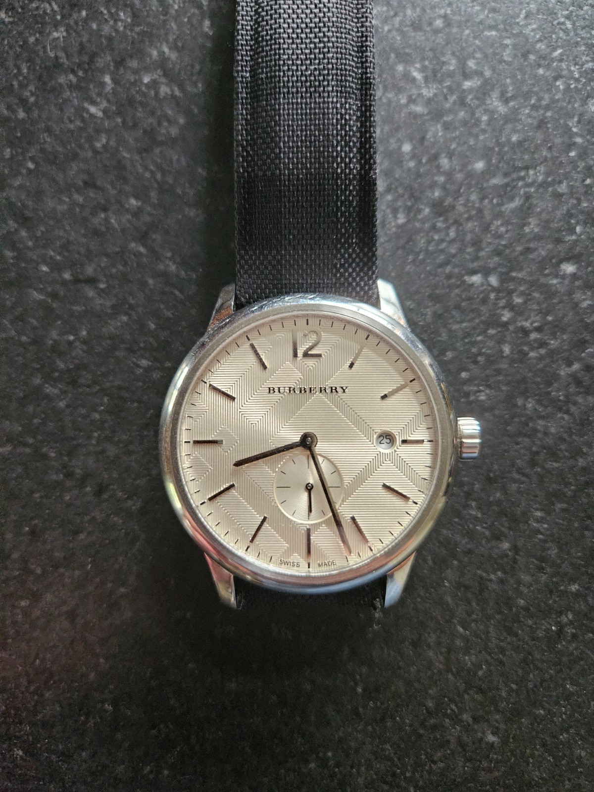 Burberry BU10008 39mm Classic Men Date Quartz