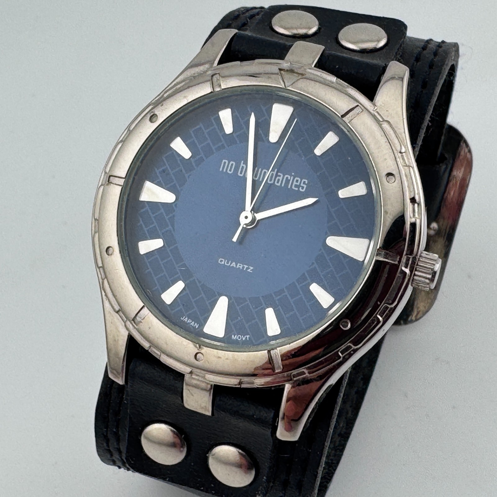 No Boundary Quartz Watch Men Silver Blue Leather Bund Band Analog New Battery