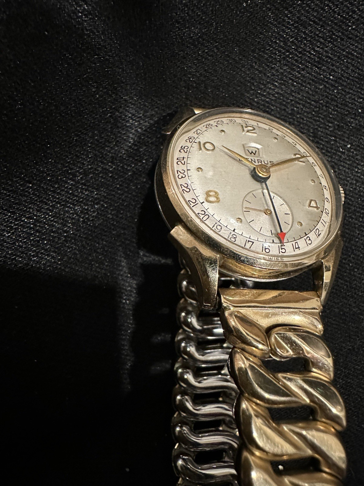 Vintage Benrus Pointer Date Day Calendar Swiss Watch 17J Red Arrow 1950s Runs