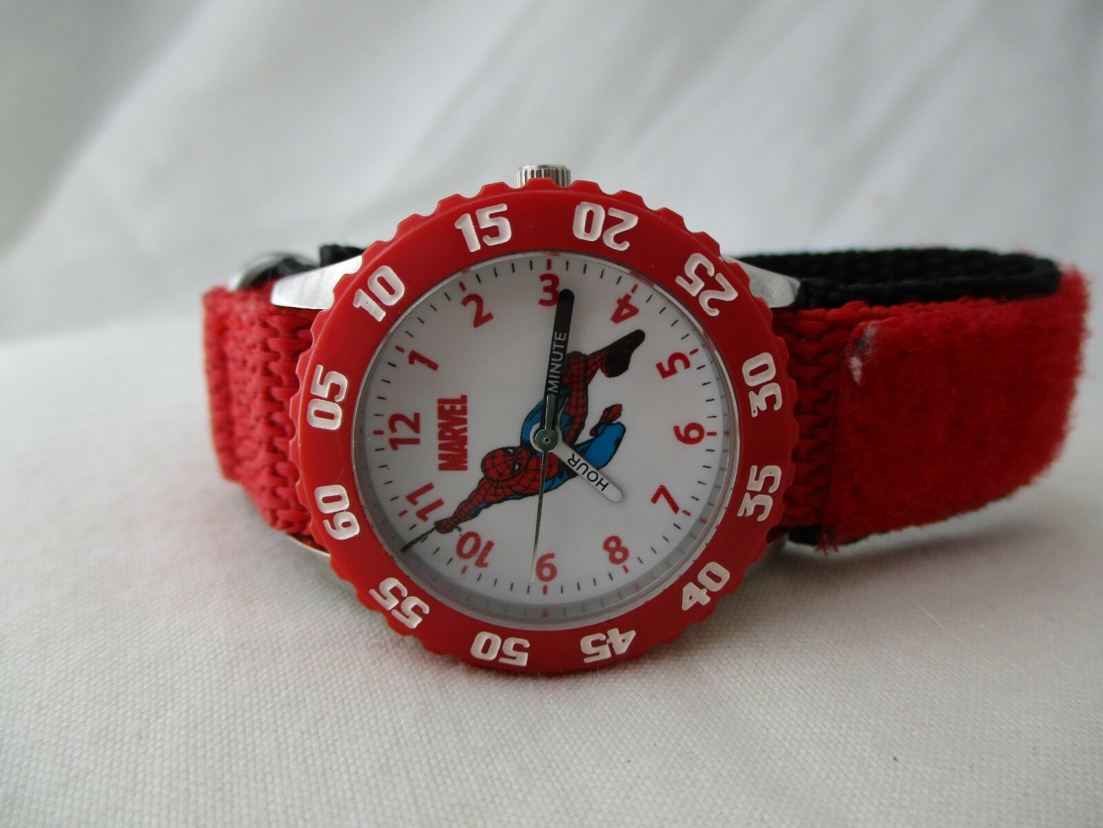 Marvel Watch Round White Face Red Hook & Loop Band Silver Toned WORKING!