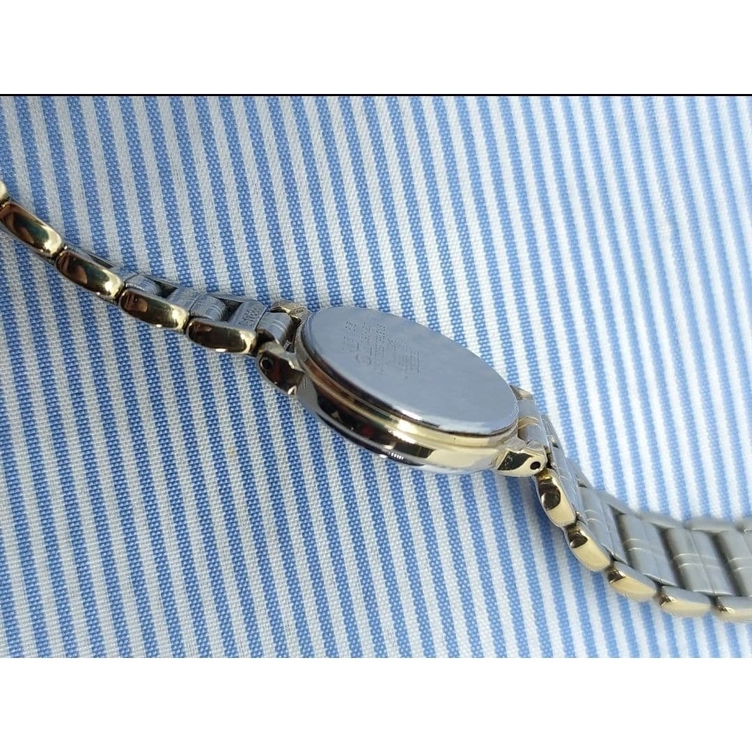 Excellent condition SEIKO Lucent quartz wristwatch made in Japan gold
