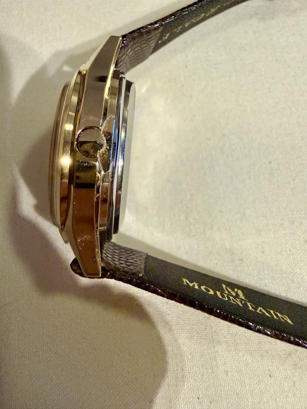Tradition, Quartz, Day/Date, Linen Dial, Gold Case, Brown Genuine Leather Strap