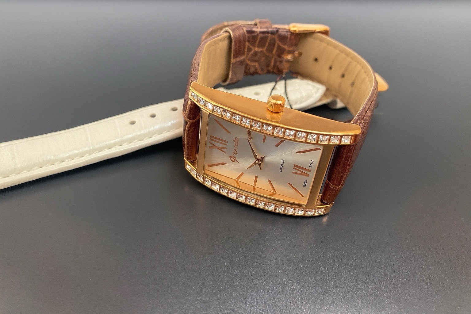 Guardo Women’s Rectangular Crystal-Accent Watch + Extra Strap – New with tags