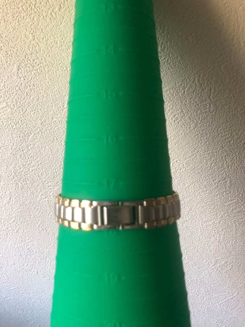 Excellent condition Burberry Analog Watch Silver Gold Working