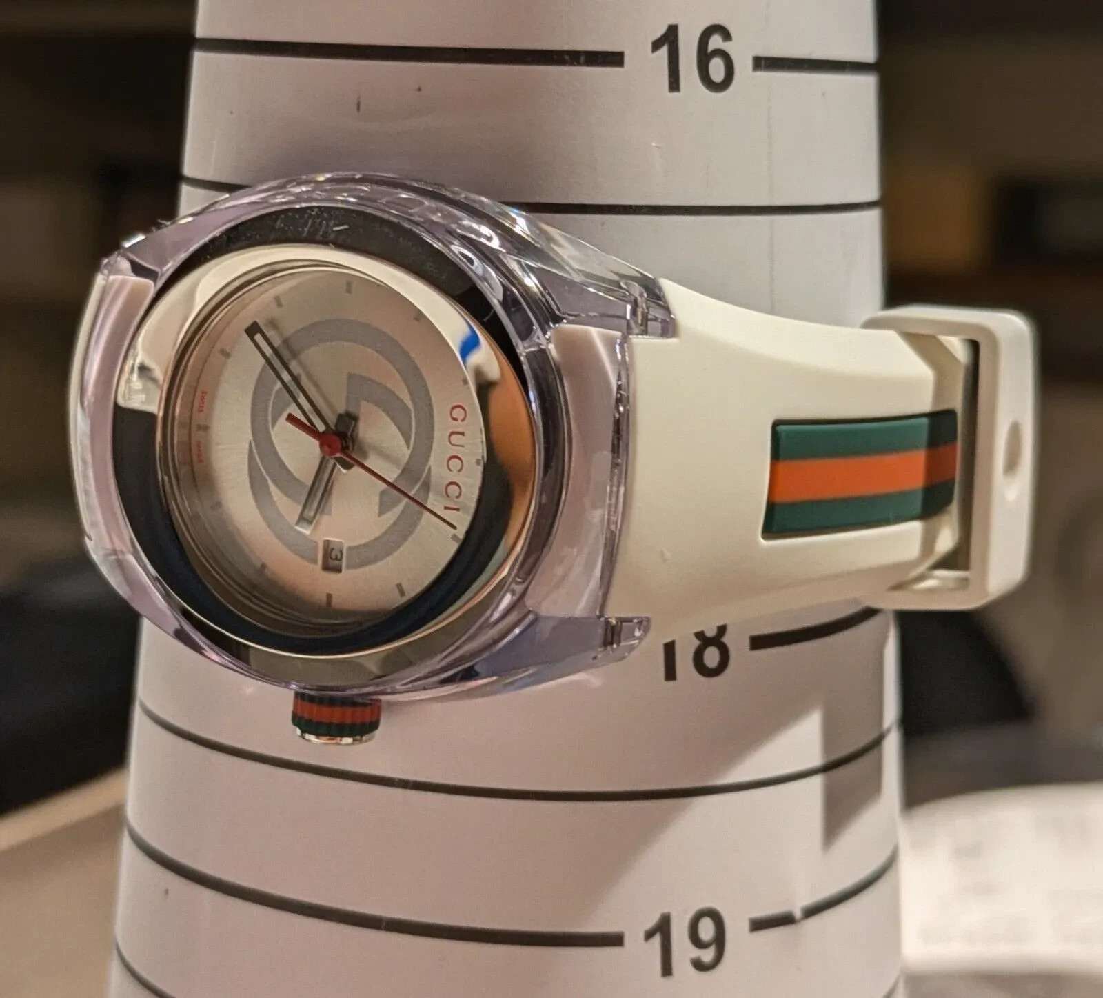 [MINT w/Box] Gucci 137.3 Sync White 35mm Unisex Sherry Line Quartz Watch JAPAN