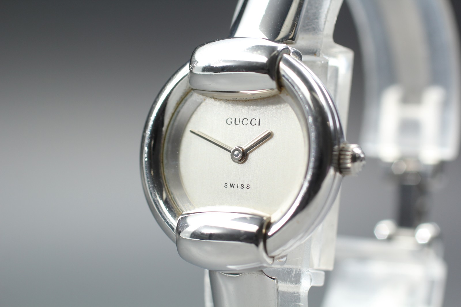 [Near MINT] GUCCI 1400L 25mm Silver Dial Quartz Women’s Bangle Watch From JAPAN