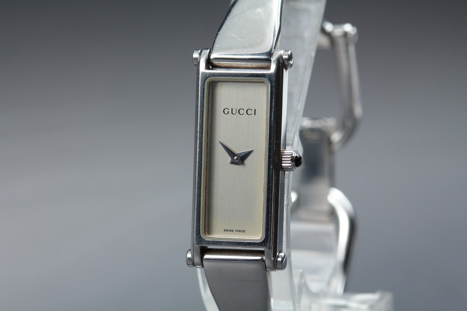 [Near MINT] GUCCI 1500L Silver White Dial Quartz Women’s Watch From JAPAN
