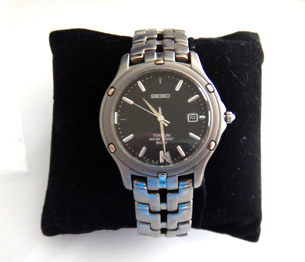 Seiko Titanium Watch Men 36mm Black Dial Date Round 7N32-0069 VTG