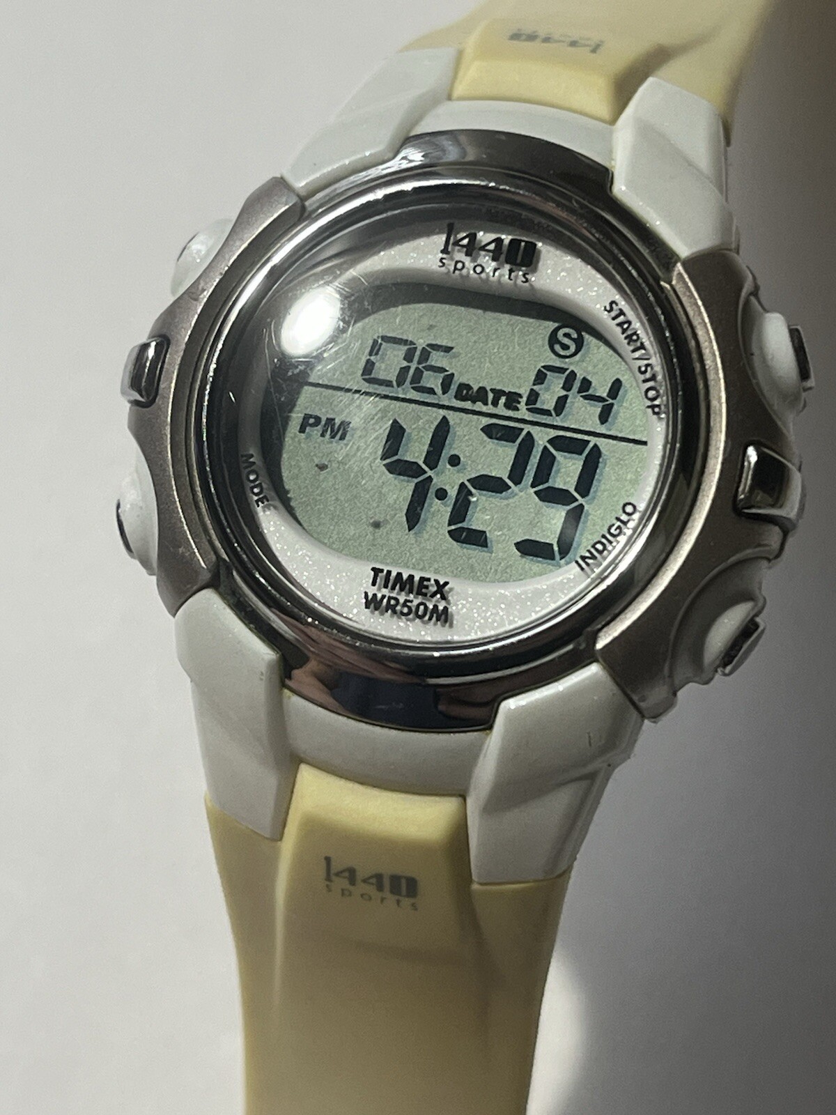 Timex 1440 Sports Indiglo White Resin Plastic Quartz Ladies Watch Unisex