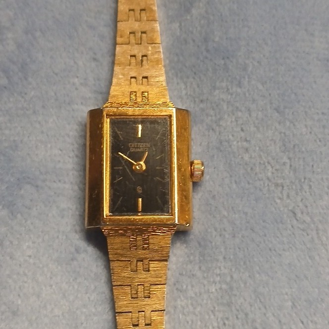 Citizen Quartz Gold Tone Rectangle Wristwatch Black Dial Analog Stick Indexes