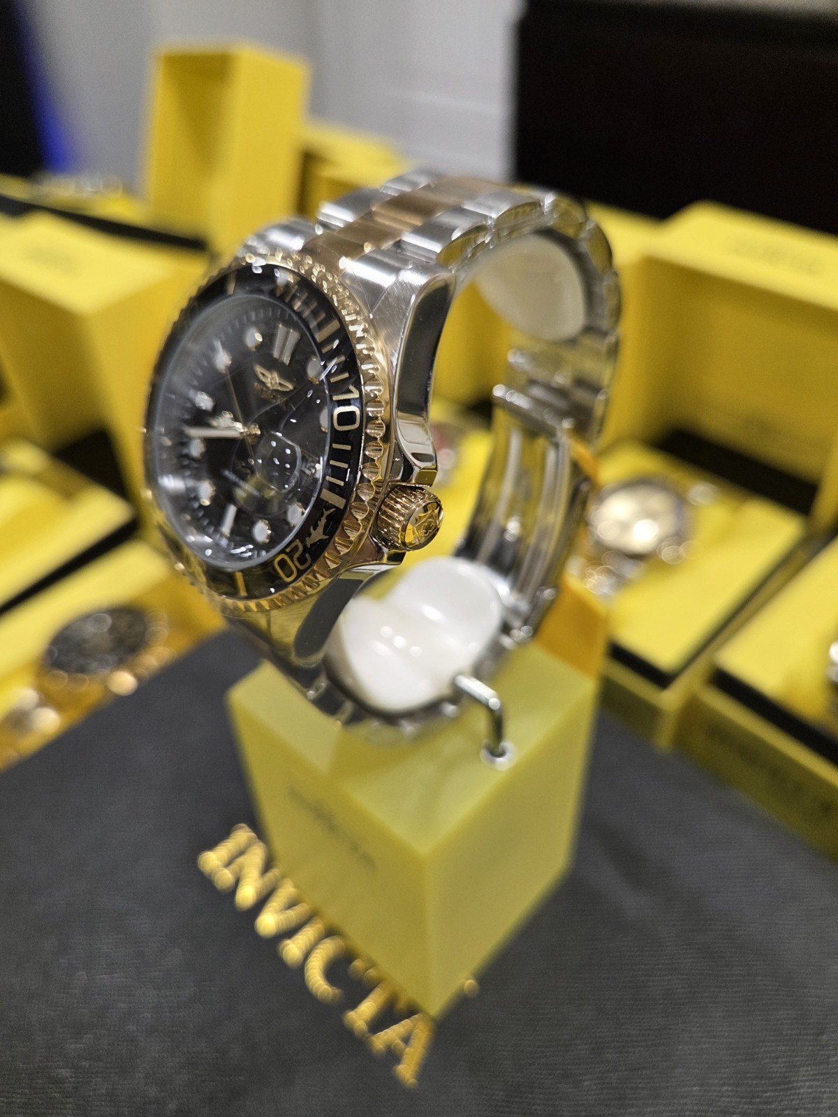 Invicta Pro Diver Currentwave Men’s Watch – 43mm. Steel, Gold (30023)