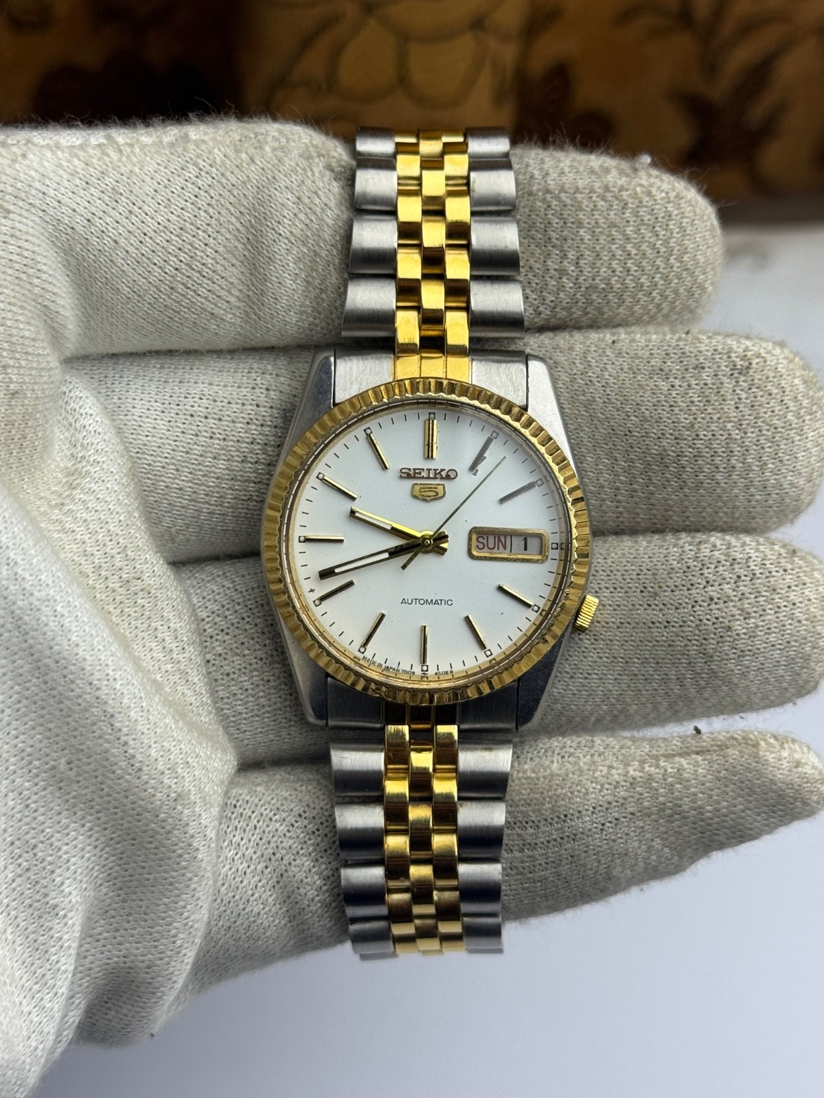 Vintage Seiko 5 7009 Automatic White Dial Fluted Bezel Two Tone Jubilee Men’s