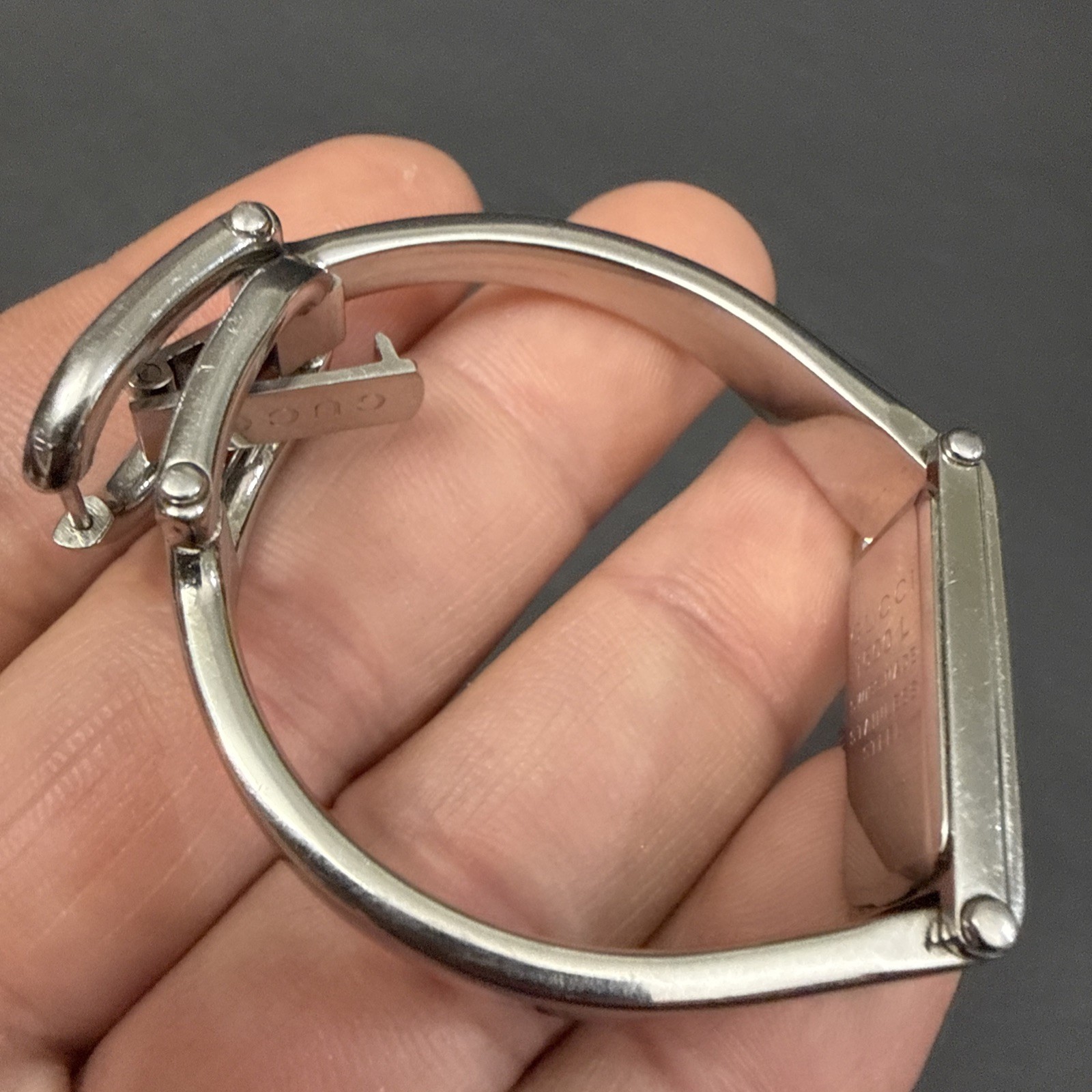 Gucci 1500L Diamond Silver Dial Bangle Women’s Quartz Watch -RUNS-PLS READ DESC.