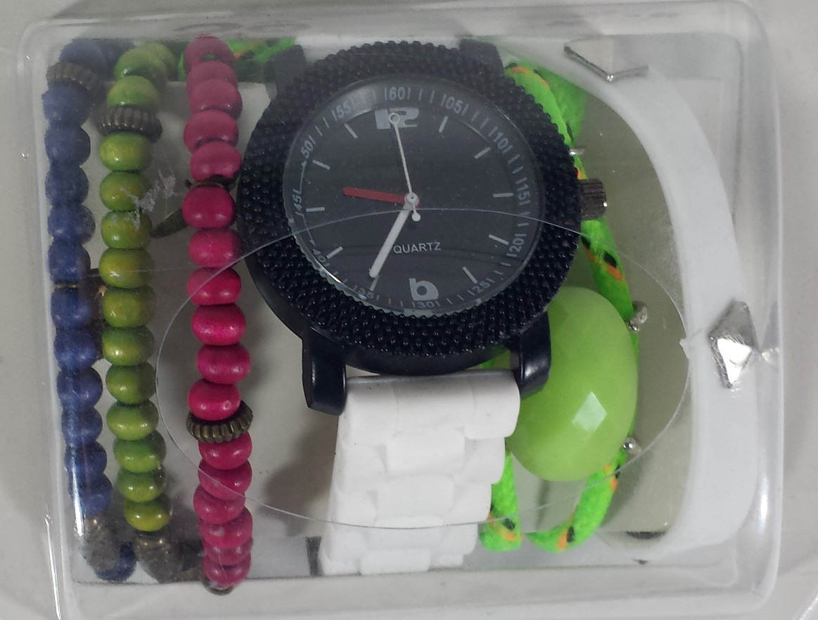 KOHLS Kid’s Watch & Bracelet Set by So NEW IN PACKAGE White Green Pink Purple