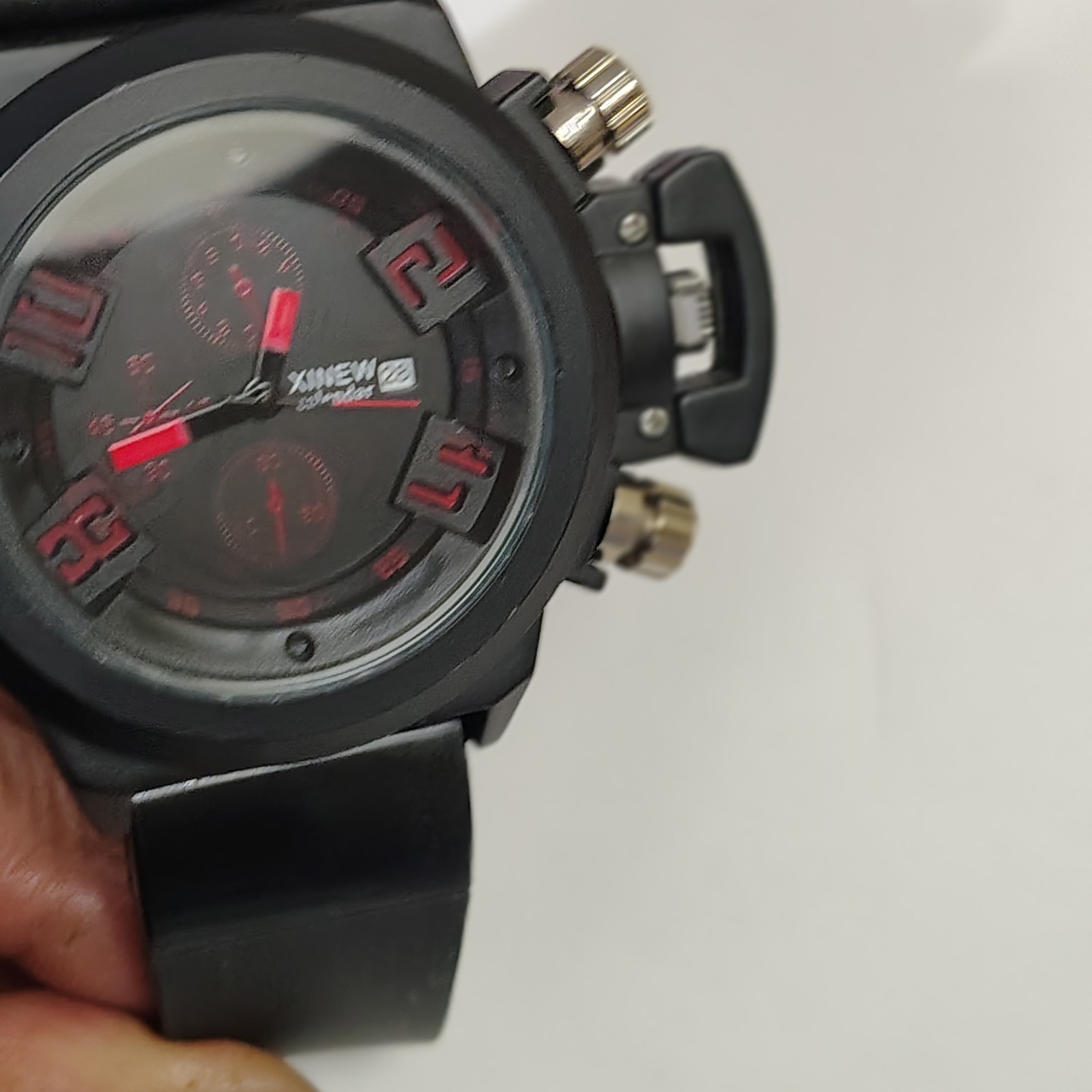 XINEW Mens watch Black Dial Date Quartz Japan Movt unique modern look