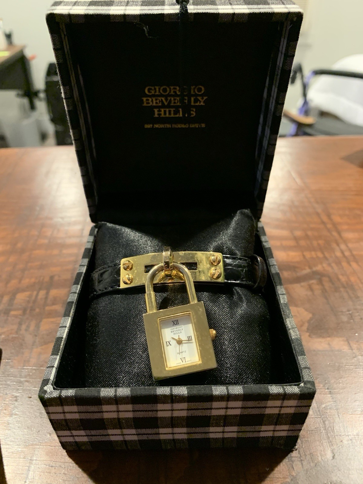 Giorgio Beverly Hills Lock Padlock Quartz Gold Tone Black Leather Box