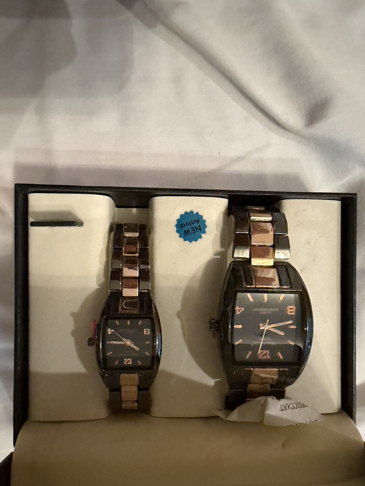 Vellaccio Grande 2-Piece Quartz Wristwatch Set Black Dial Two-Tone Bracelet Box
