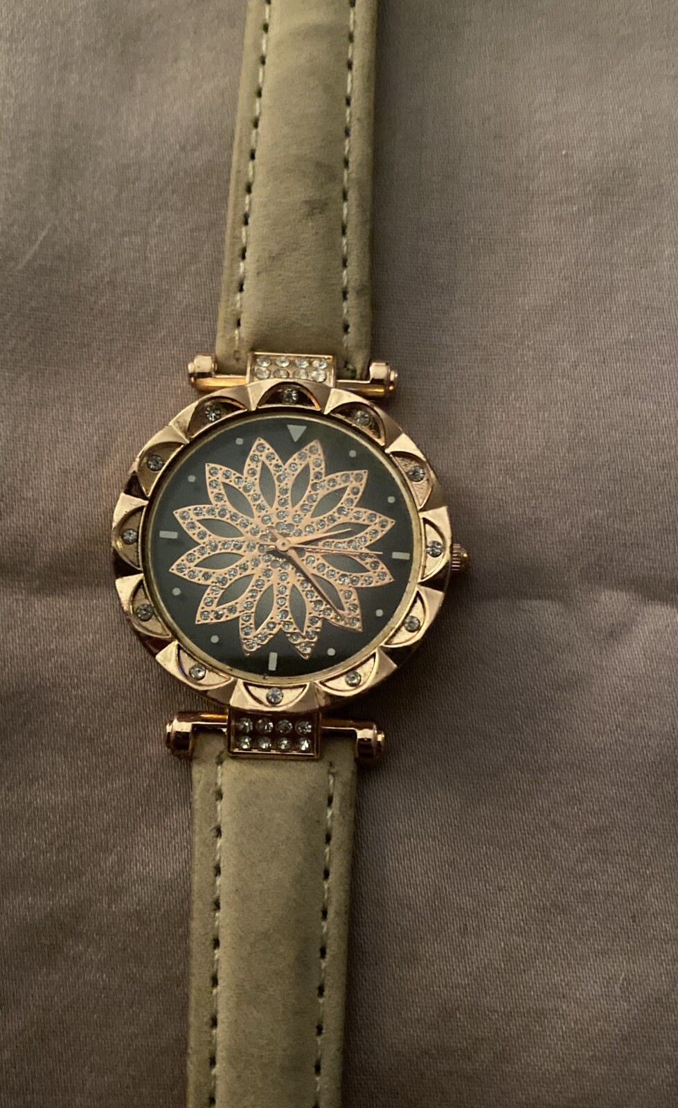 Women’s Watch Unbranded Rose Gold Flower Face Beige Strap 8.5” Long Adjustable