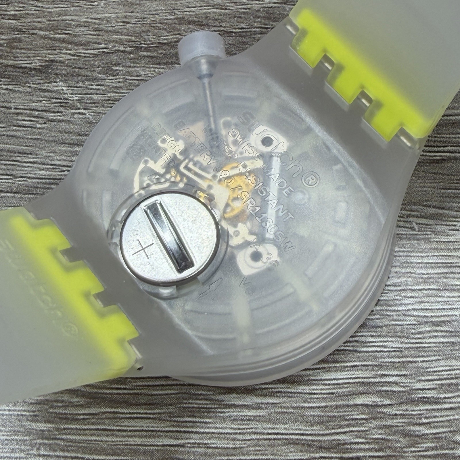 NEW✅SKELETON✅ Swatch Big Bold YELLOWINJELLY Transparent Men’s Watch SO27E103