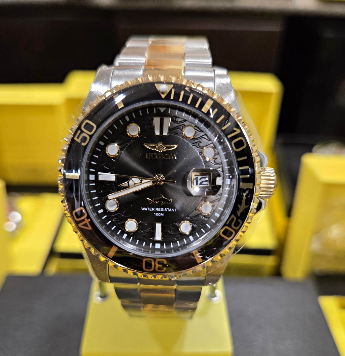 Invicta Pro Diver Currentwave Men’s Watch – 43mm. Steel, Gold (30023)