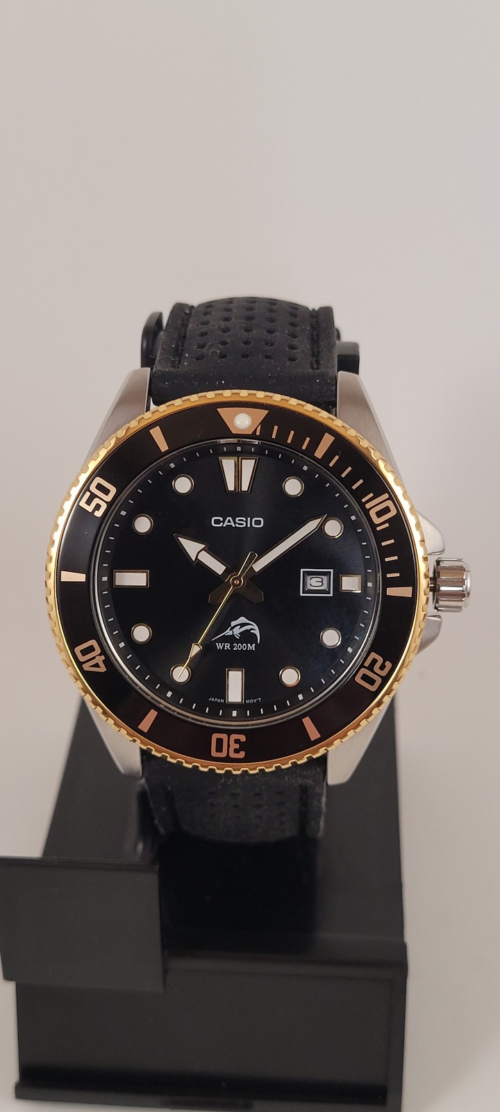 Casio Duro Mens 200m Dive Quartz Rotary Bezel Date 46mm Watch MDV106G-1AV