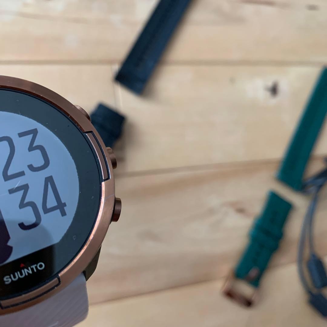 SUUNTO 9 Smartwatch with 2 Replacement Bands White Brown Black Green