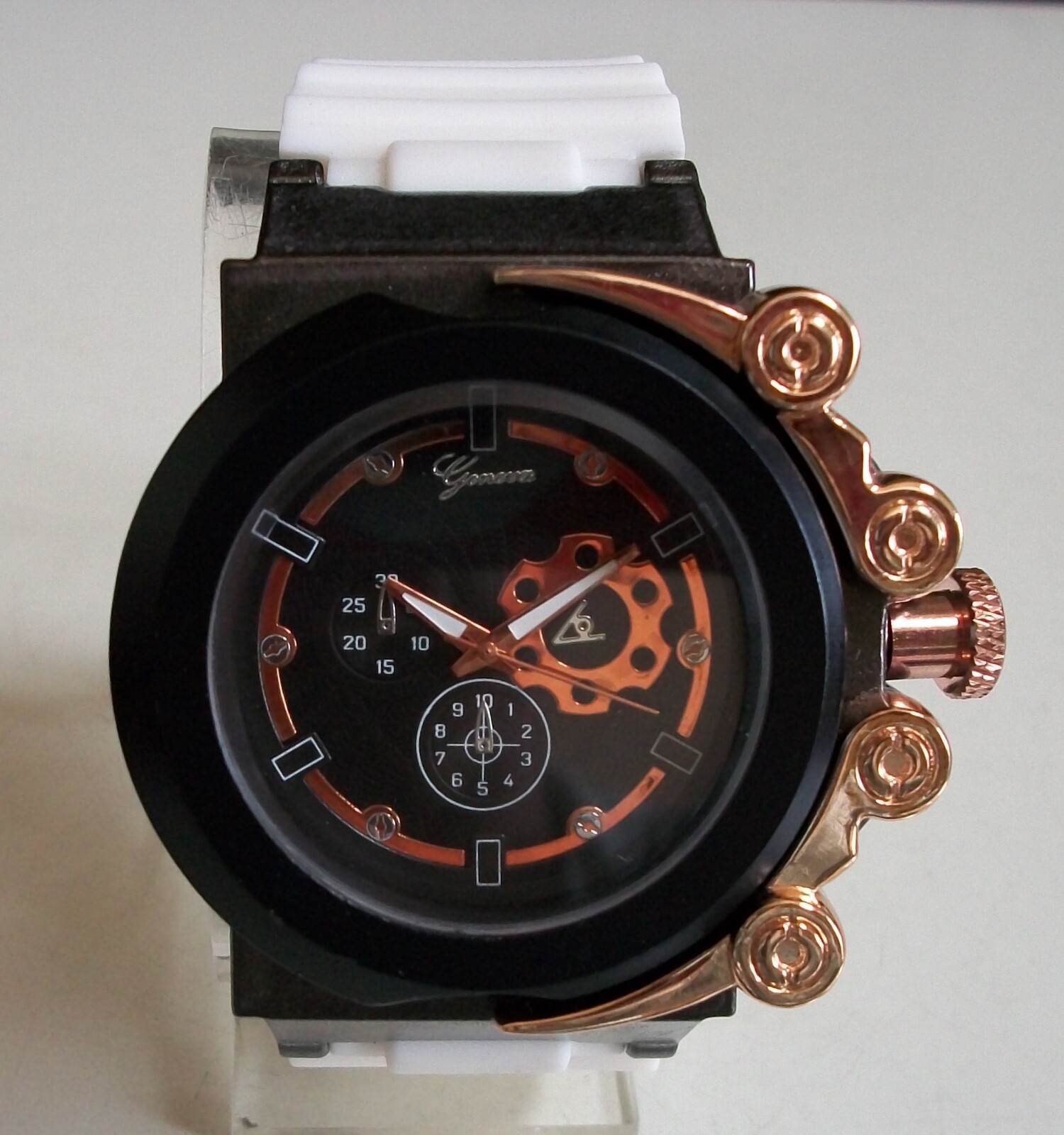 Men Rose Gold, Black & White With Silicone Band Casual Hip Hop Fashion Watch