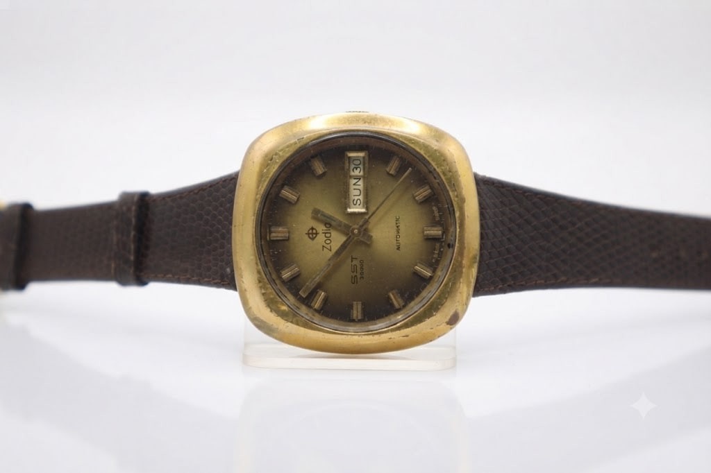 VTG Zodiac SST 36000 Automatic Swiss Watch Day-Date Gold Tone Men’s