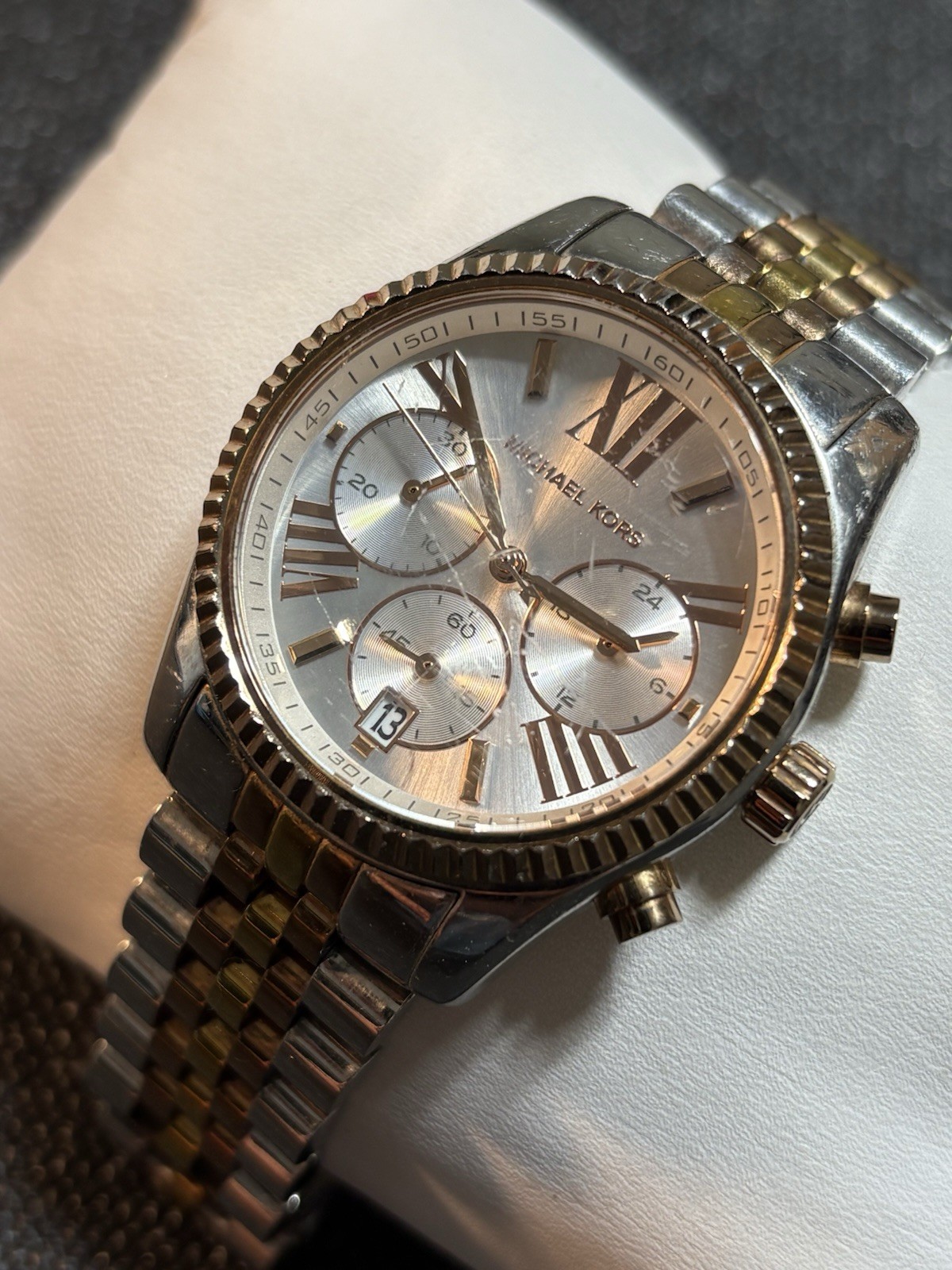 Michael Kors MK5735 Lexington Chrono Tri-Tone Women’s Watch Has Wear,New Bat