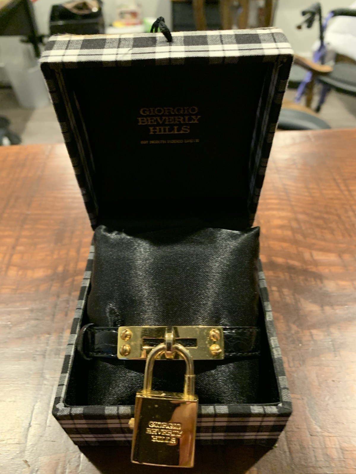 Giorgio Beverly Hills Lock Padlock Quartz Gold Tone Black Leather Box