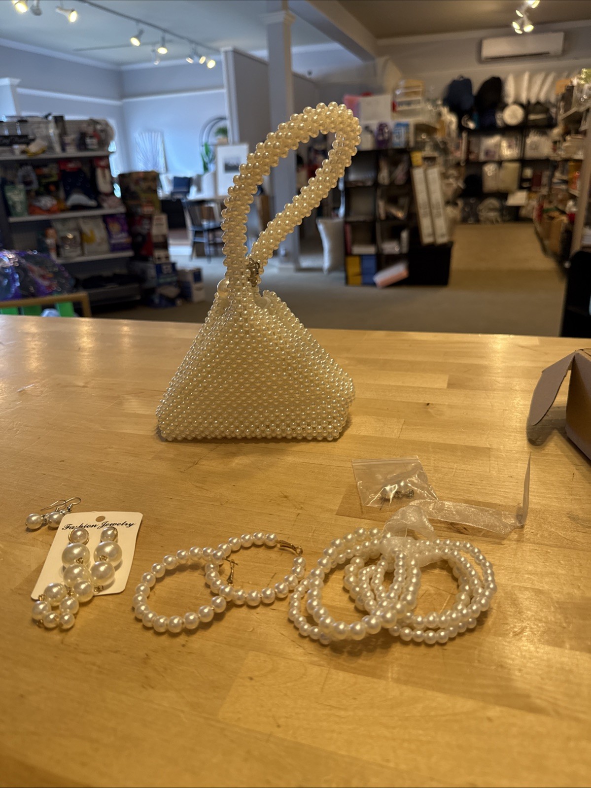 Remuuly 6 Piece Pearl Purse , Bracelet , Ear Rings Wedding / Prom Accessories