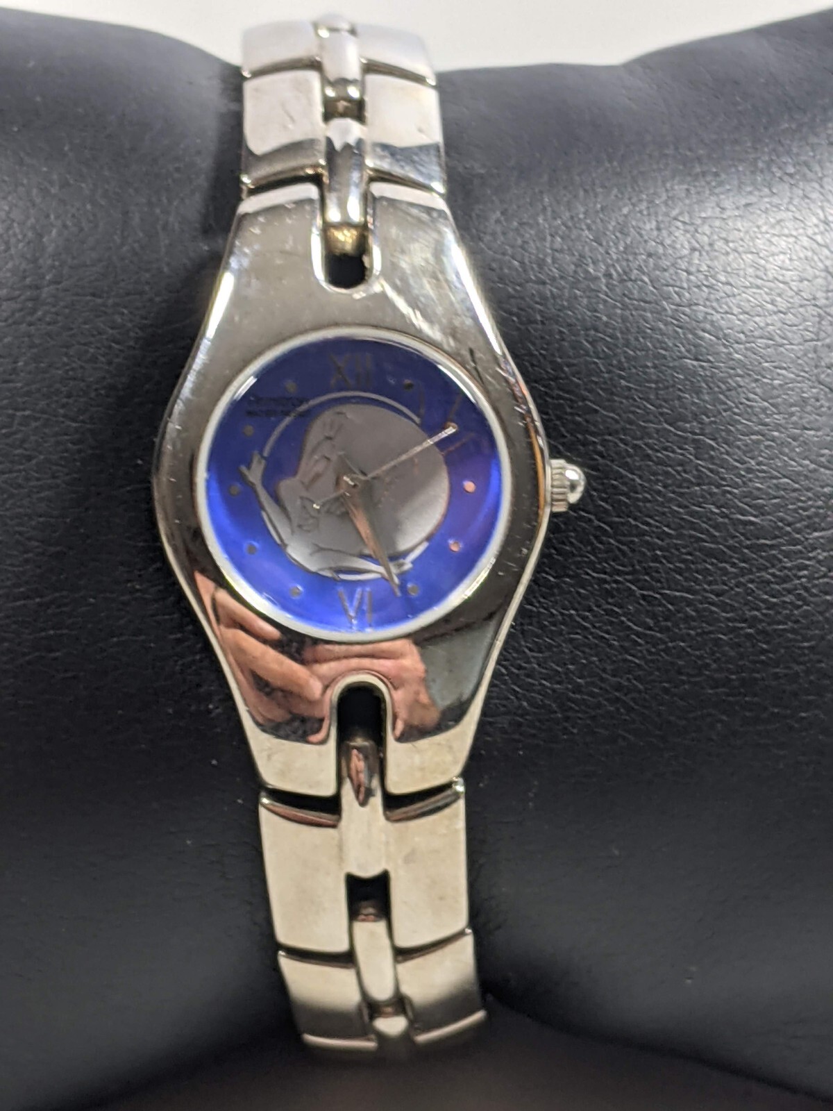 Warner Bros. Tweety Bird Silver Tone Case 23 mm Link Bracelet Band Watch 7.5 In.