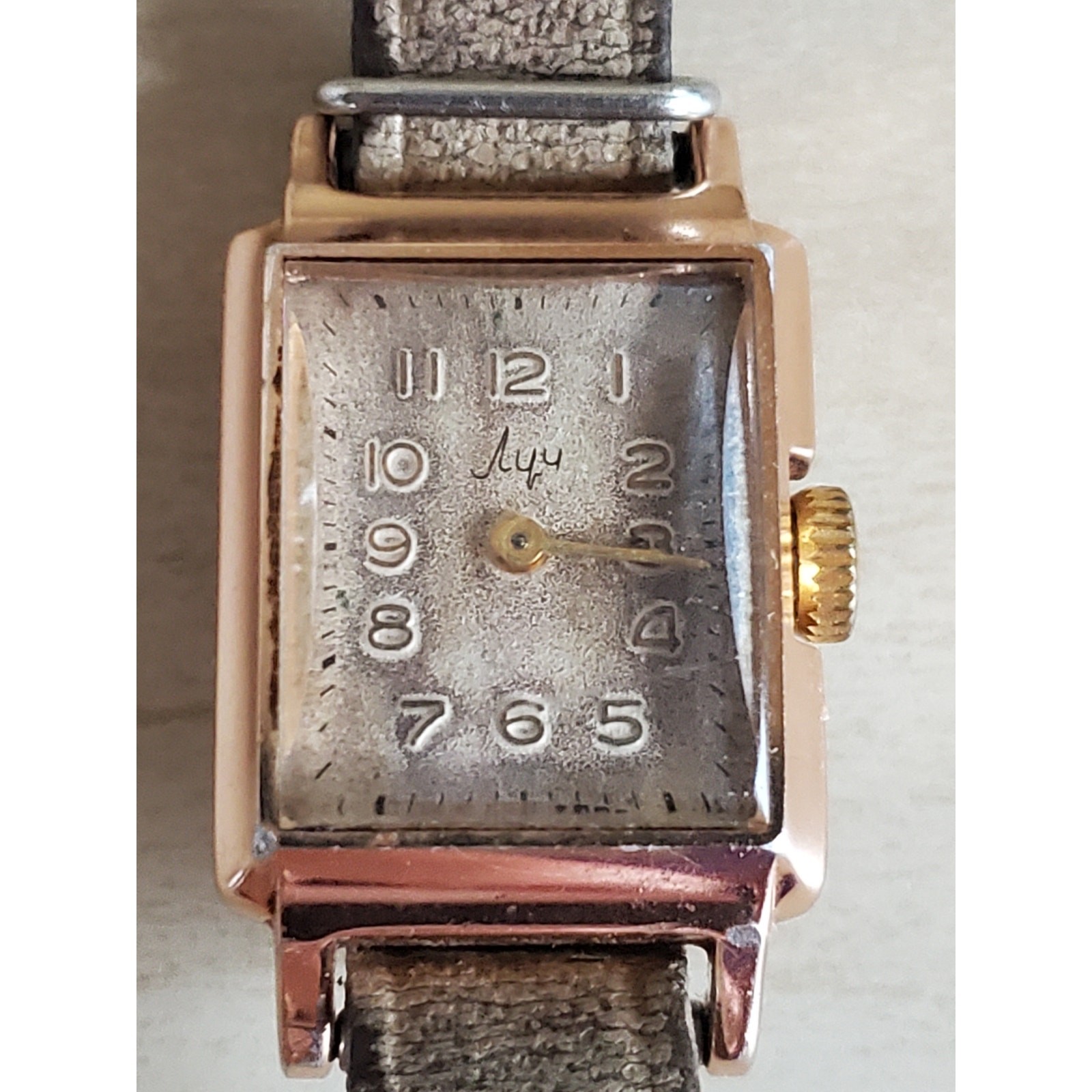 Vintage AYU Womens Leather Rosegold Russian Wrist Watch