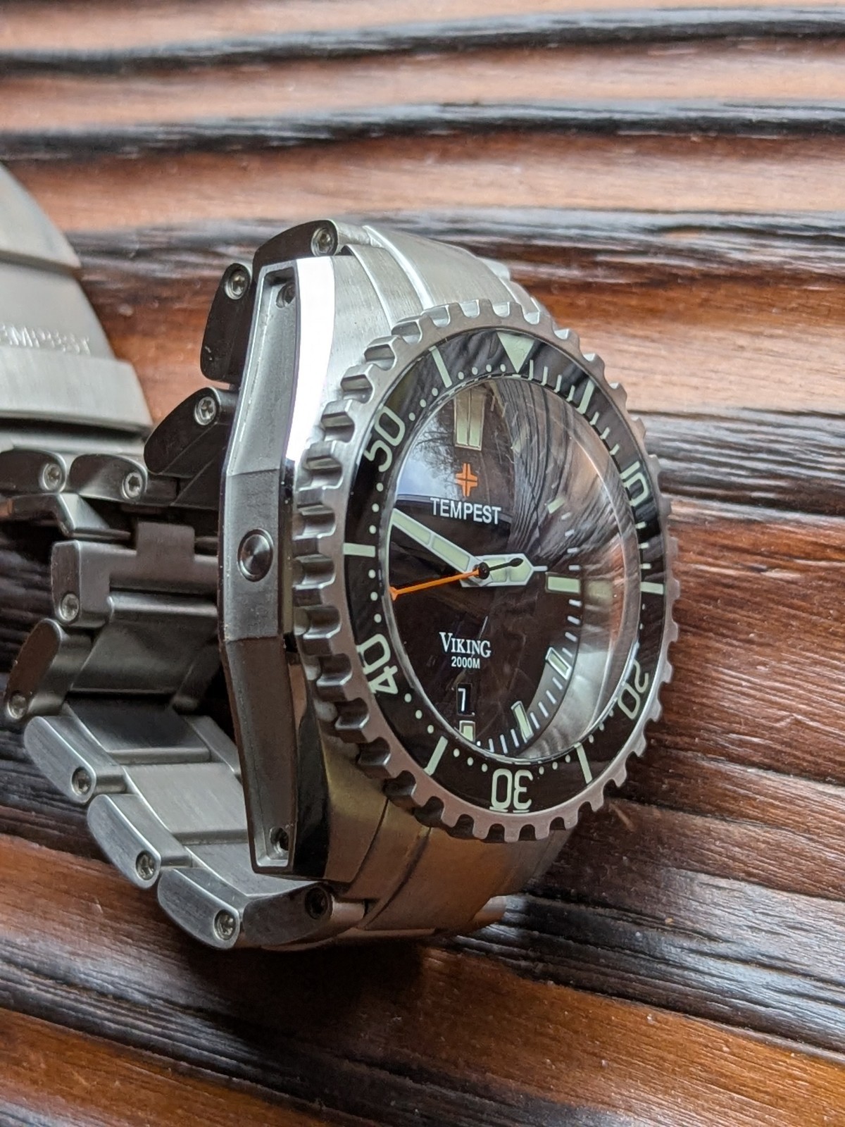 Tempest Viking 2000m Automatic Diver watch High Specs & Build a Treat Microbrand