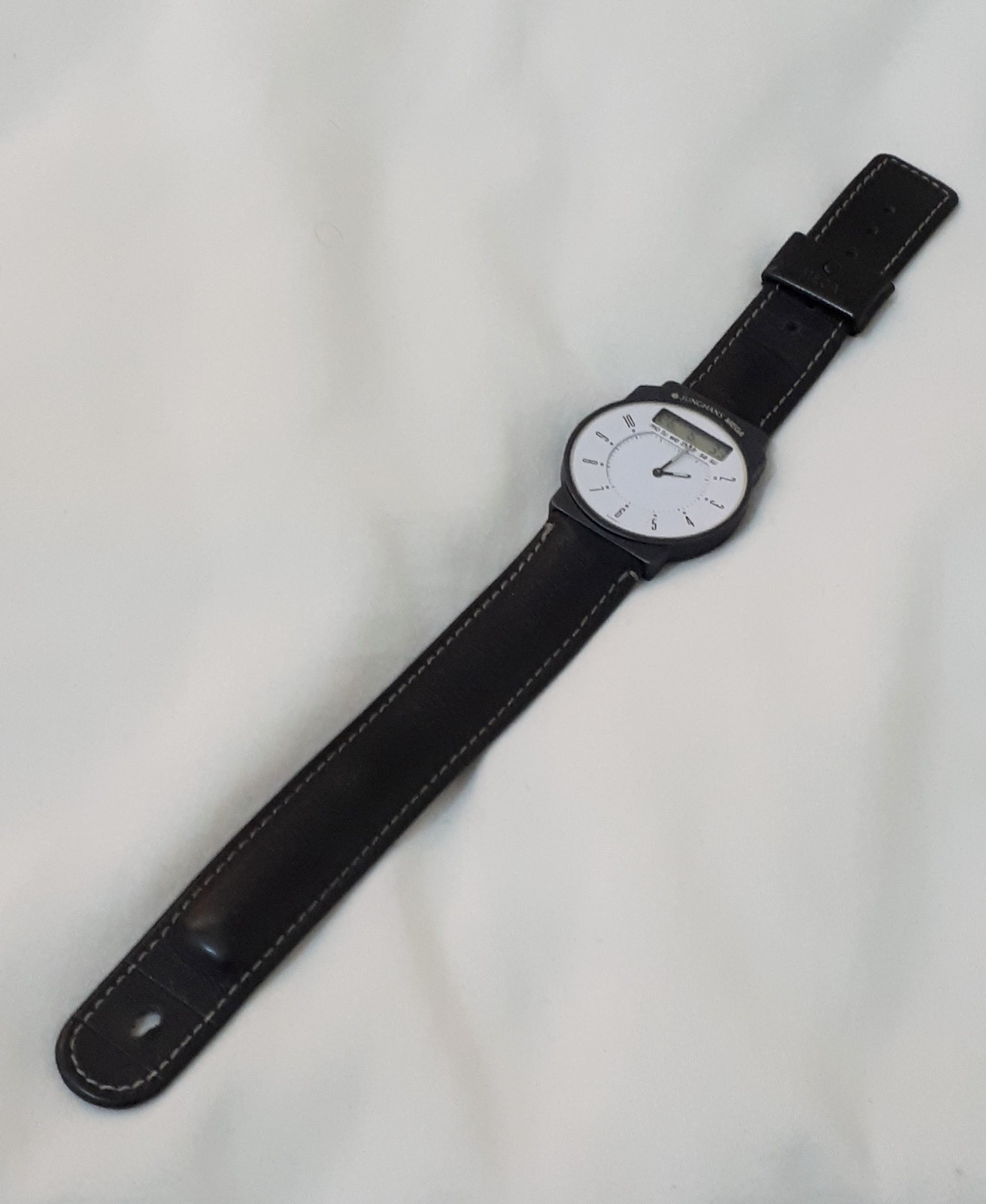 Junghans Mega Ana-Dig Cont.Classic: Radio/Atomic: Superior: 1s loss per 1mil yrs