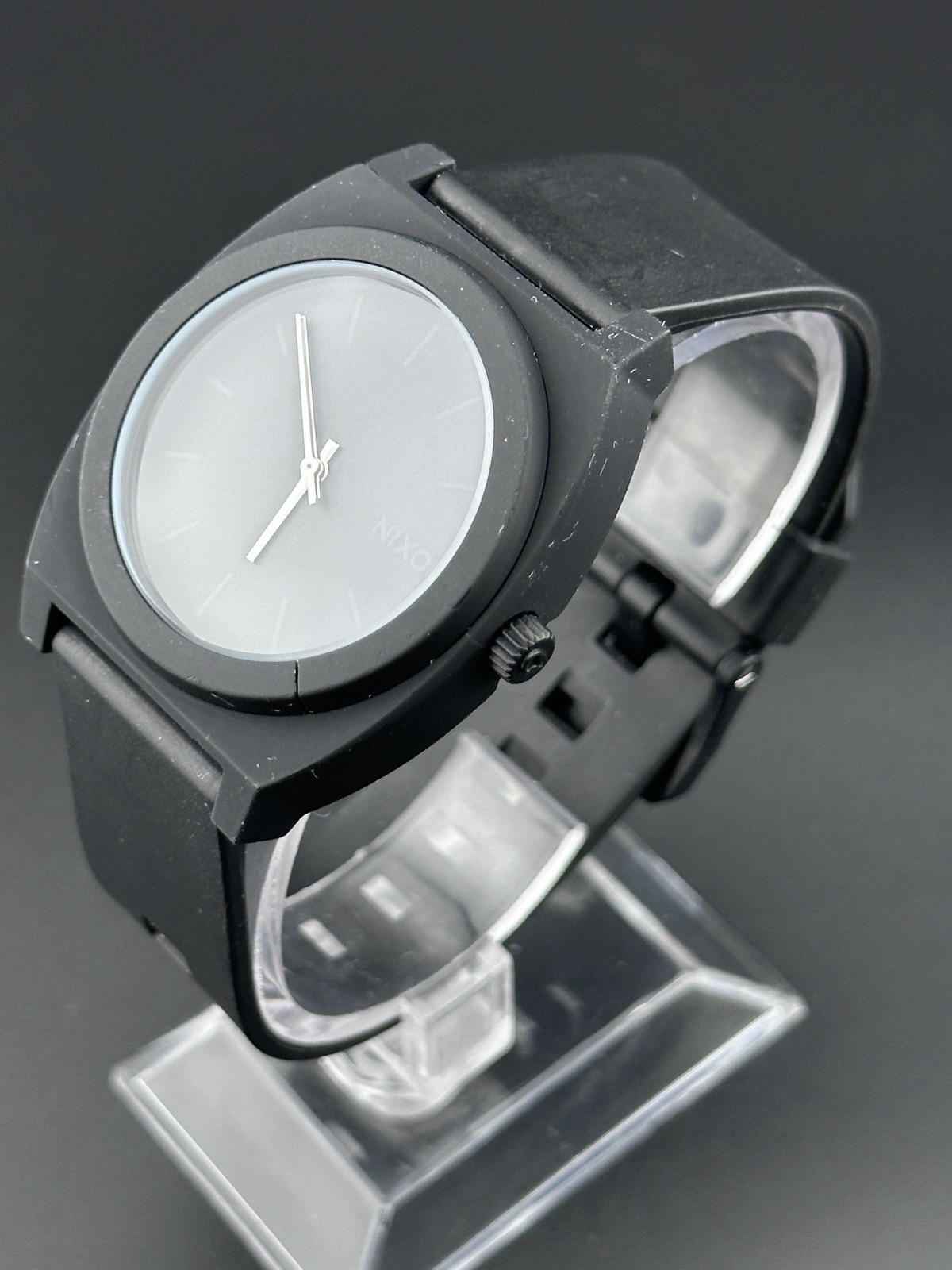 Working Nixon Minimal The Time Teller Mens Watch Black On Black 17B Rubber M1