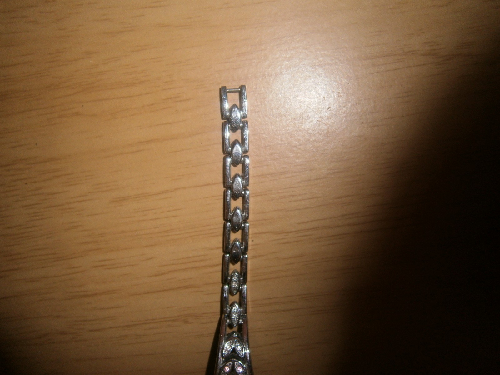 Vintage Limit Diamond watch. NEEDS ATTENTION. M.O.P. 20cm’s.(E26WBc)