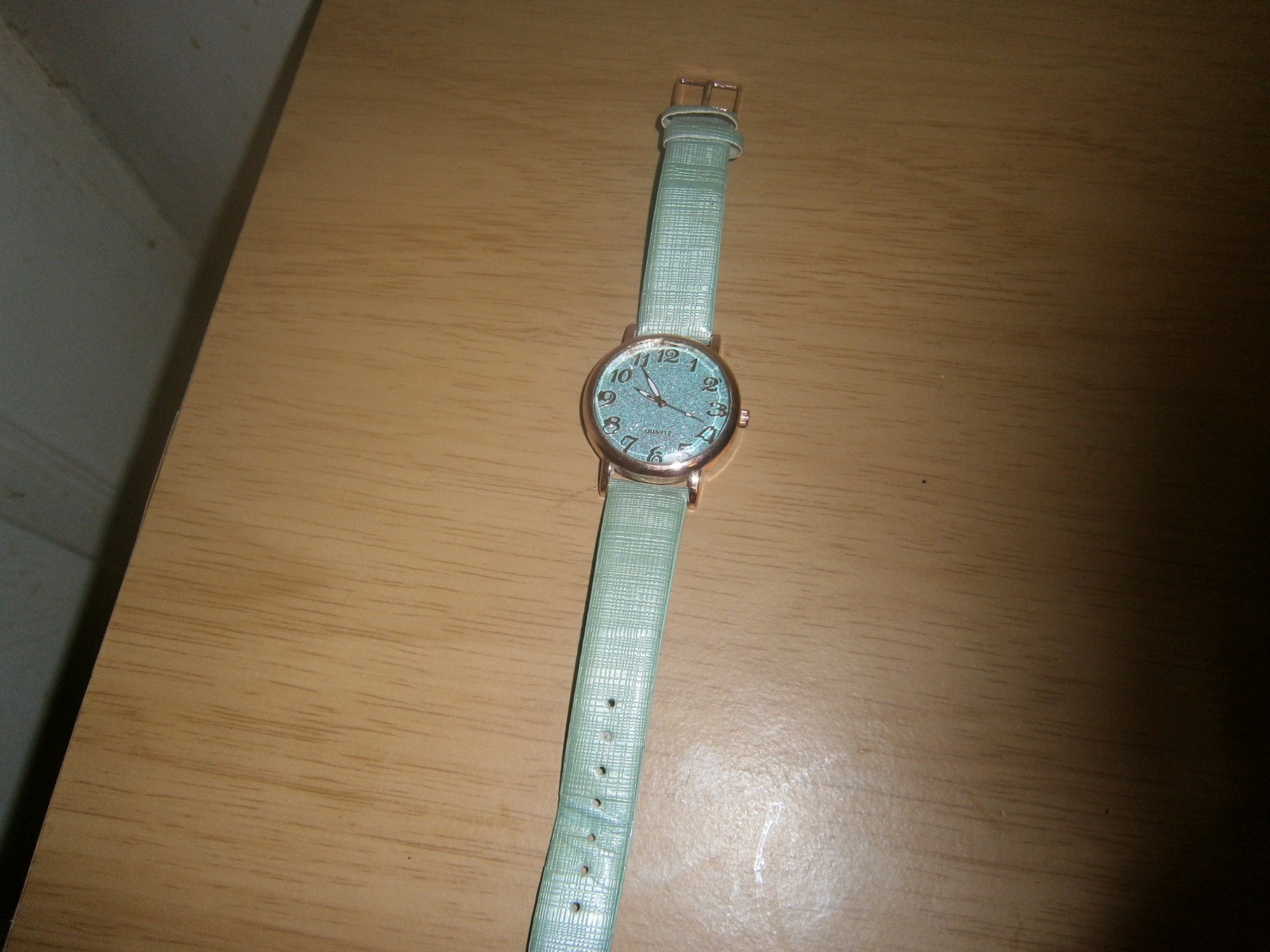 Blue/blue glitter late 2000’s ladies quartz watch. Unbranded. 24cm. (E22a1)