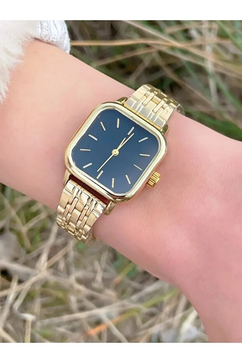 Women’s Retro Square Dial Quartz Watch Elegant Minimalist Metal Bracelet Watch