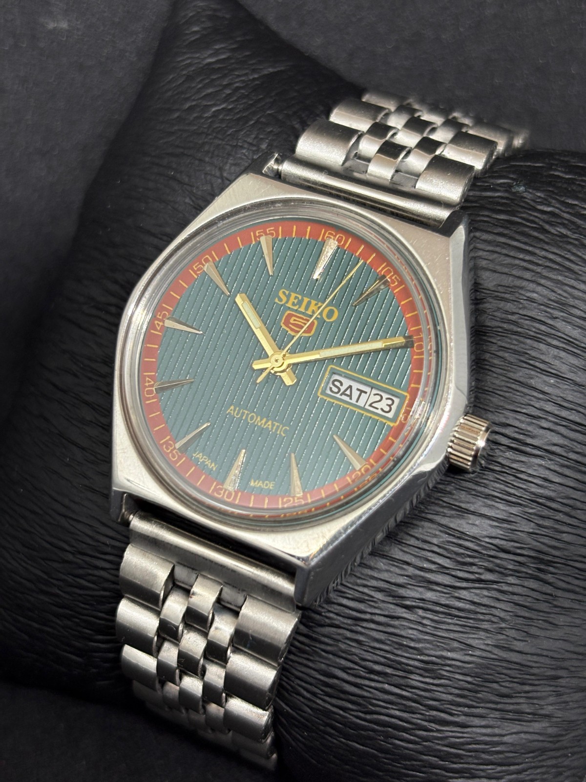 Vintage Seiko 5 Automatic Day/Date Japanese Men’s Wrist Watch